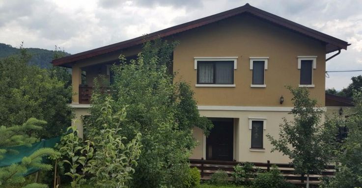 Casă 240 Mp De Vanzare In Malu Cu Flori Imoradar24